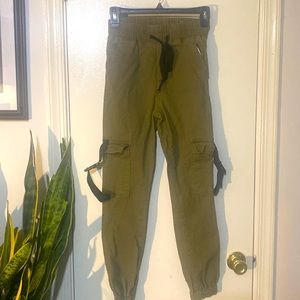 Sz 0/00 green cargo pocket with buckle detail jogger leg bottom elastic waist
